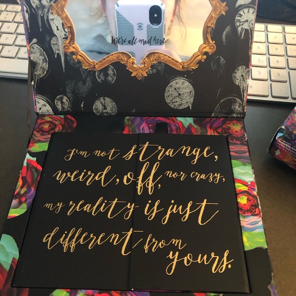 Urban decay LE BNIB Alice in wonderland palette - Picture 2 of 3